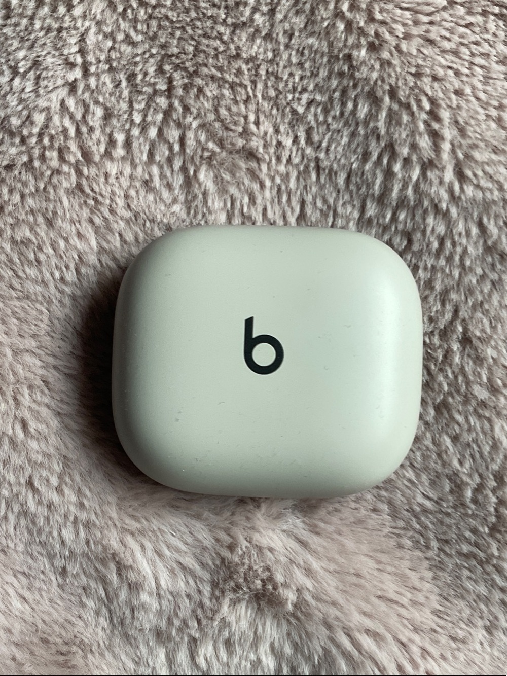 Beats by Dre Quick Sand On-Ear Wireless Charging Case with Black Logo